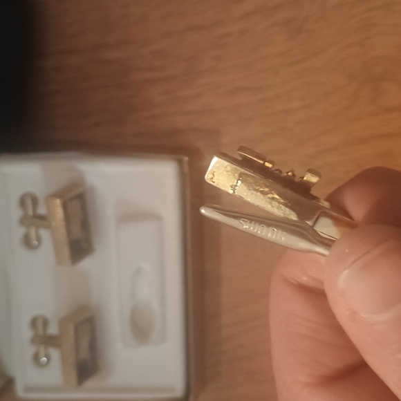 SWANK Gold and Black Architectural Cuff Links - Picture 5 of 11